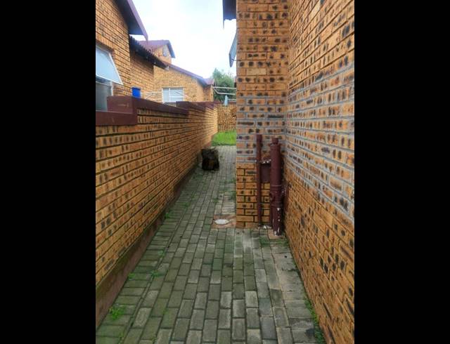 2 BEDROOM TOWNHOUSE FOR SALE IN HONEYPARK